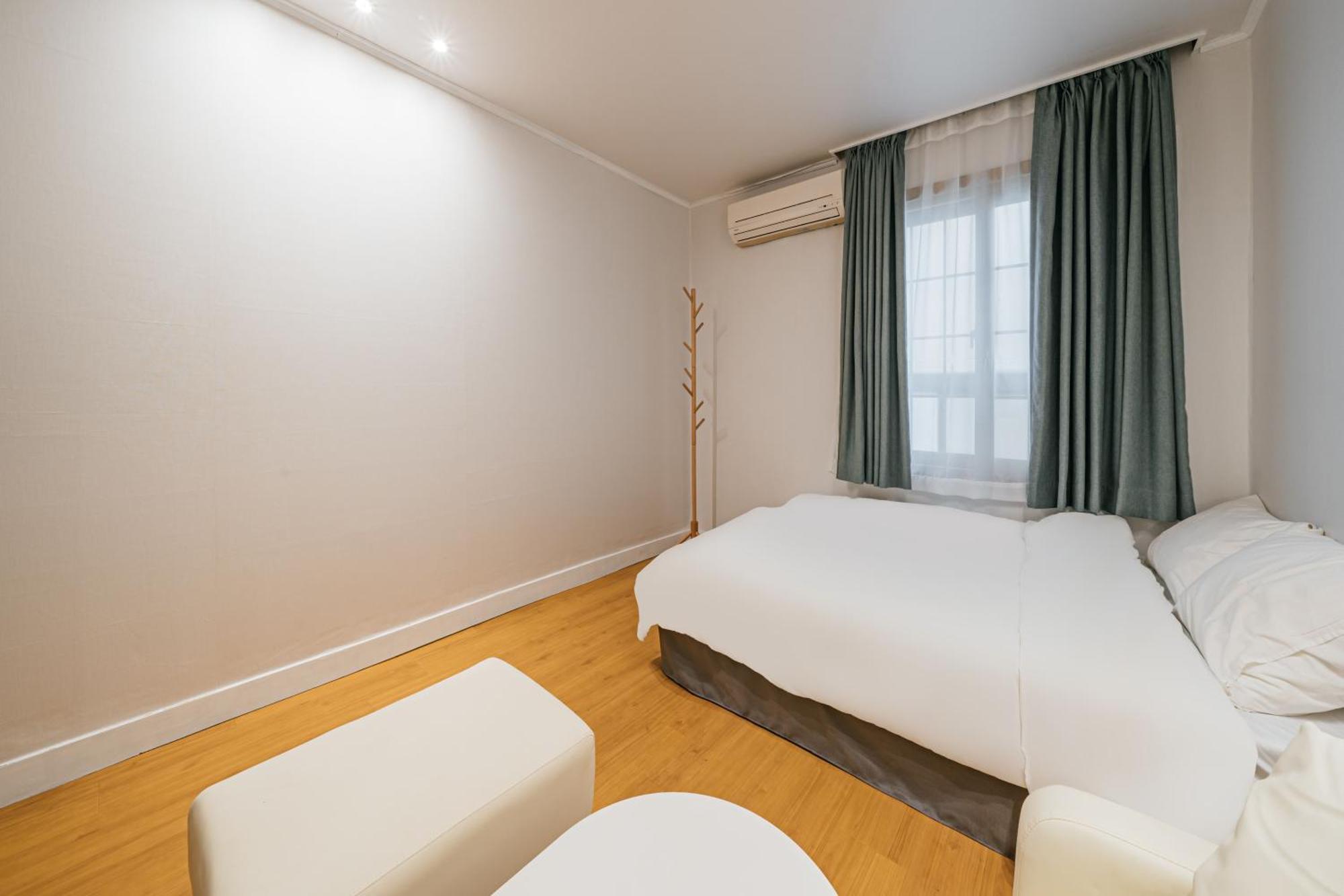 Lofy House Hostel Jeju Bagian luar foto