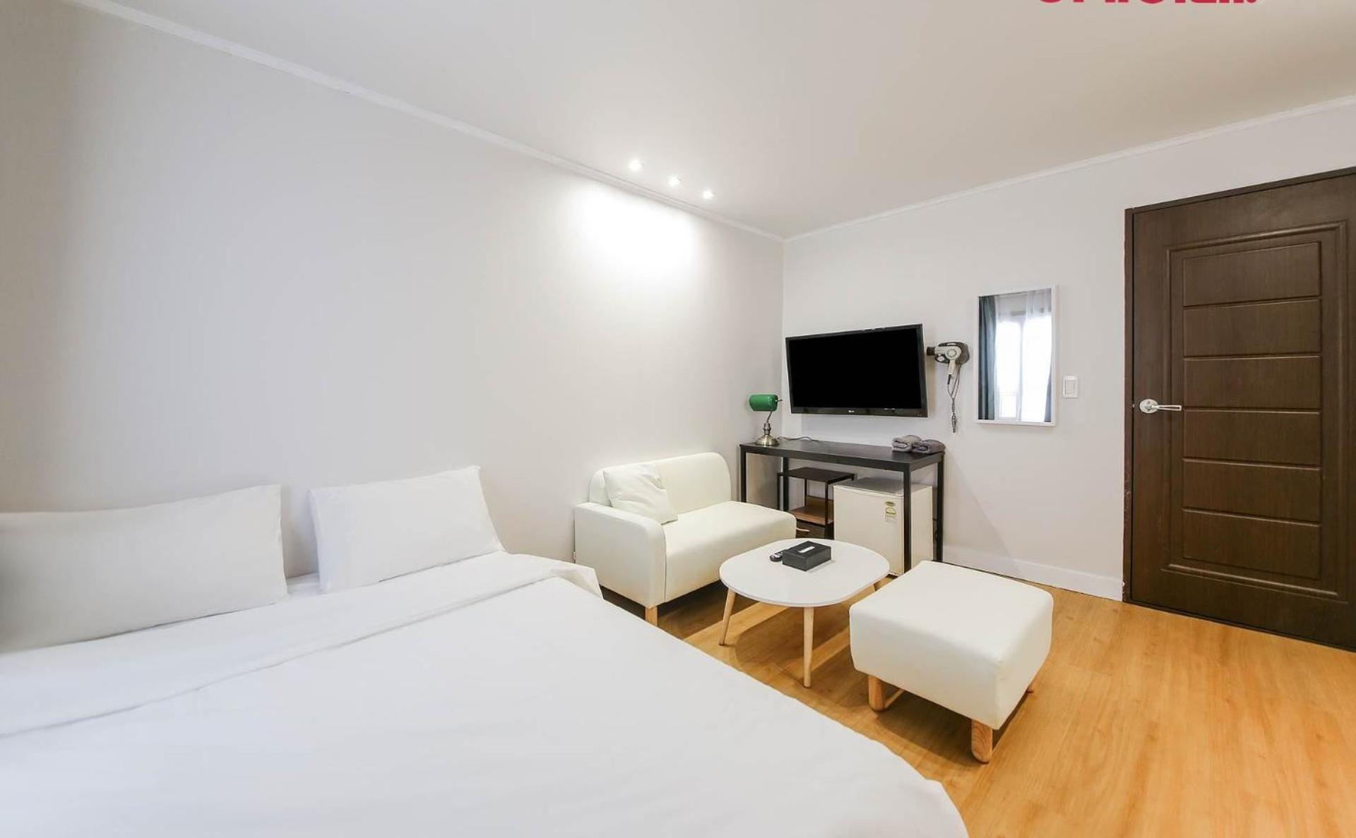 Lofy House Hostel Jeju Bagian luar foto
