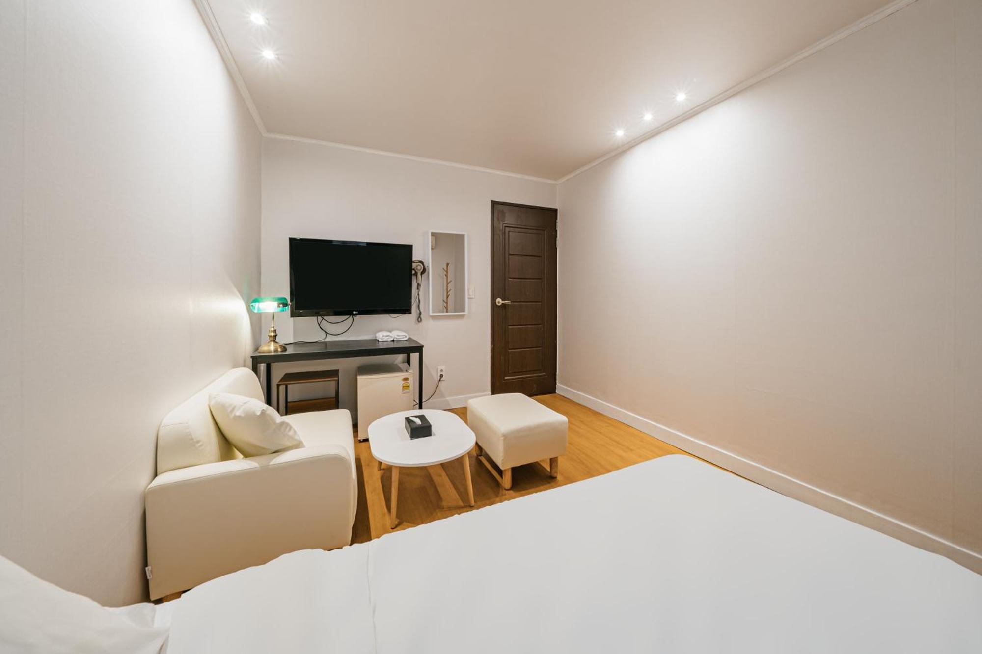 Lofy House Hostel Jeju Bagian luar foto