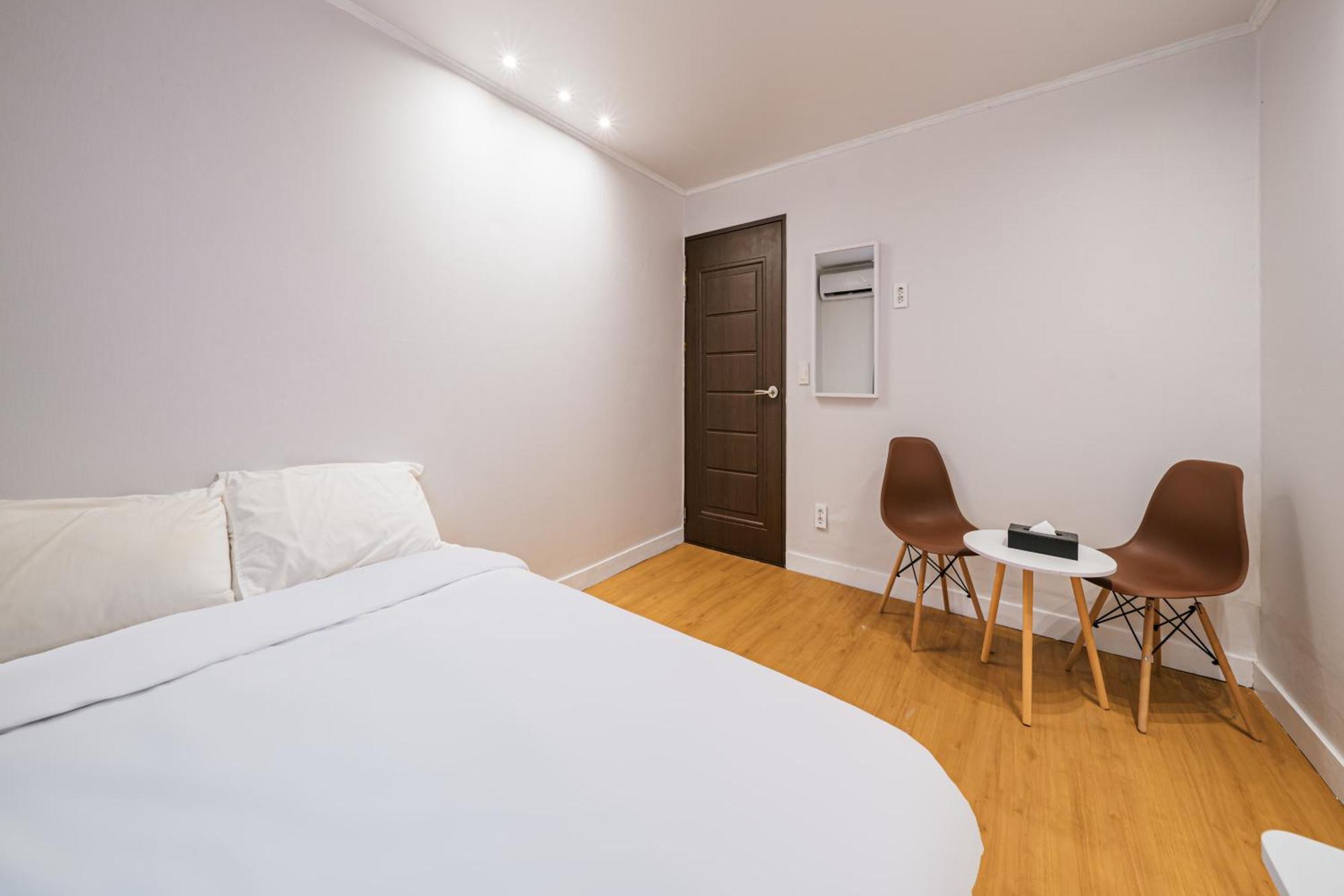 Lofy House Hostel Jeju Bagian luar foto