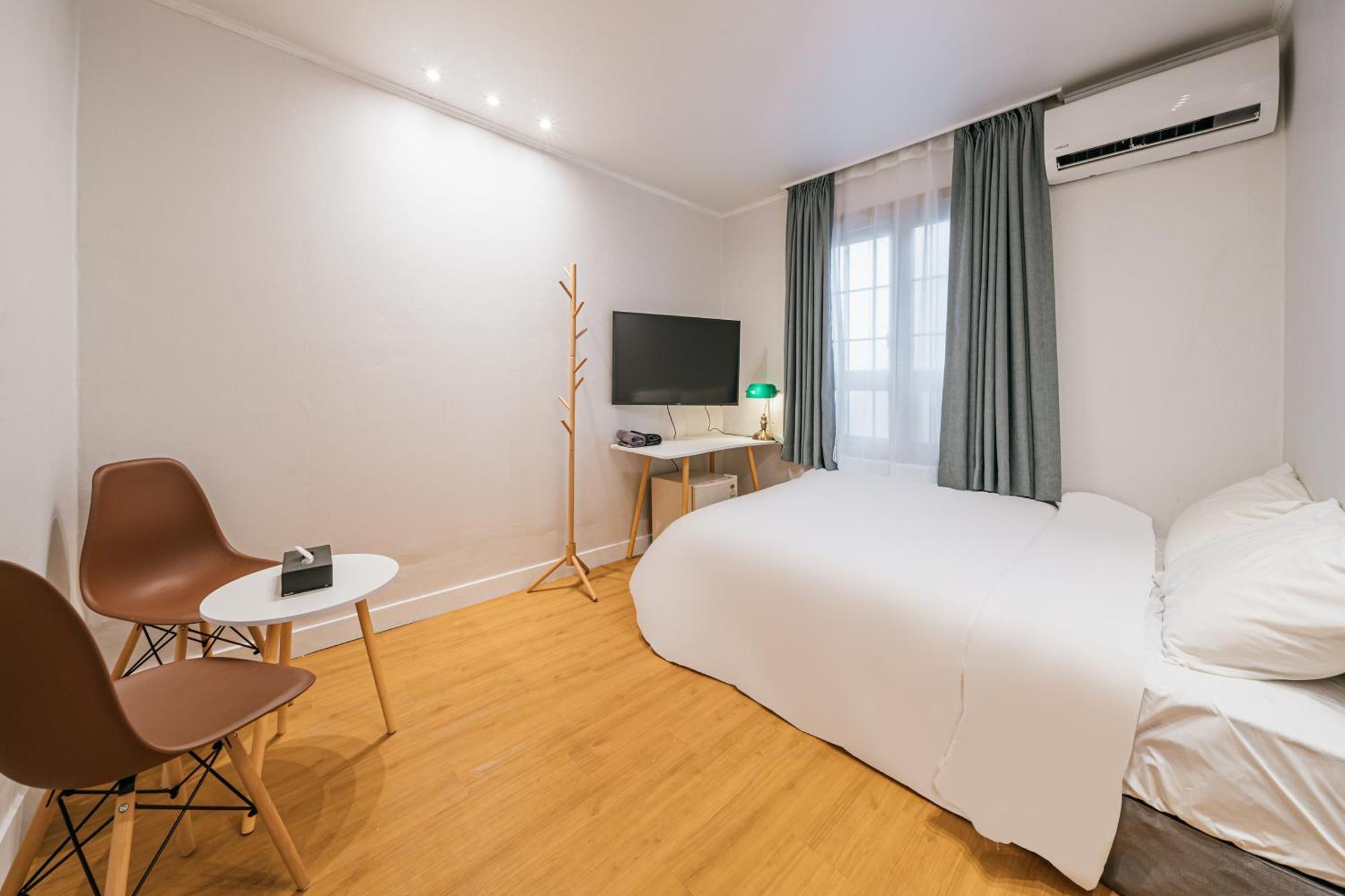Lofy House Hostel Jeju Bagian luar foto
