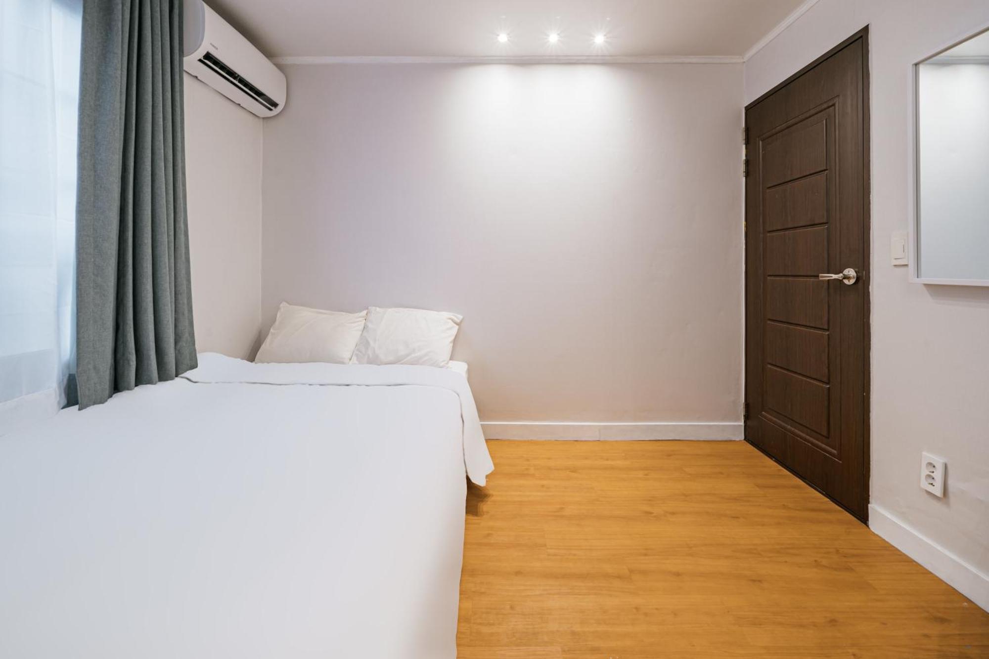 Lofy House Hostel Jeju Bagian luar foto