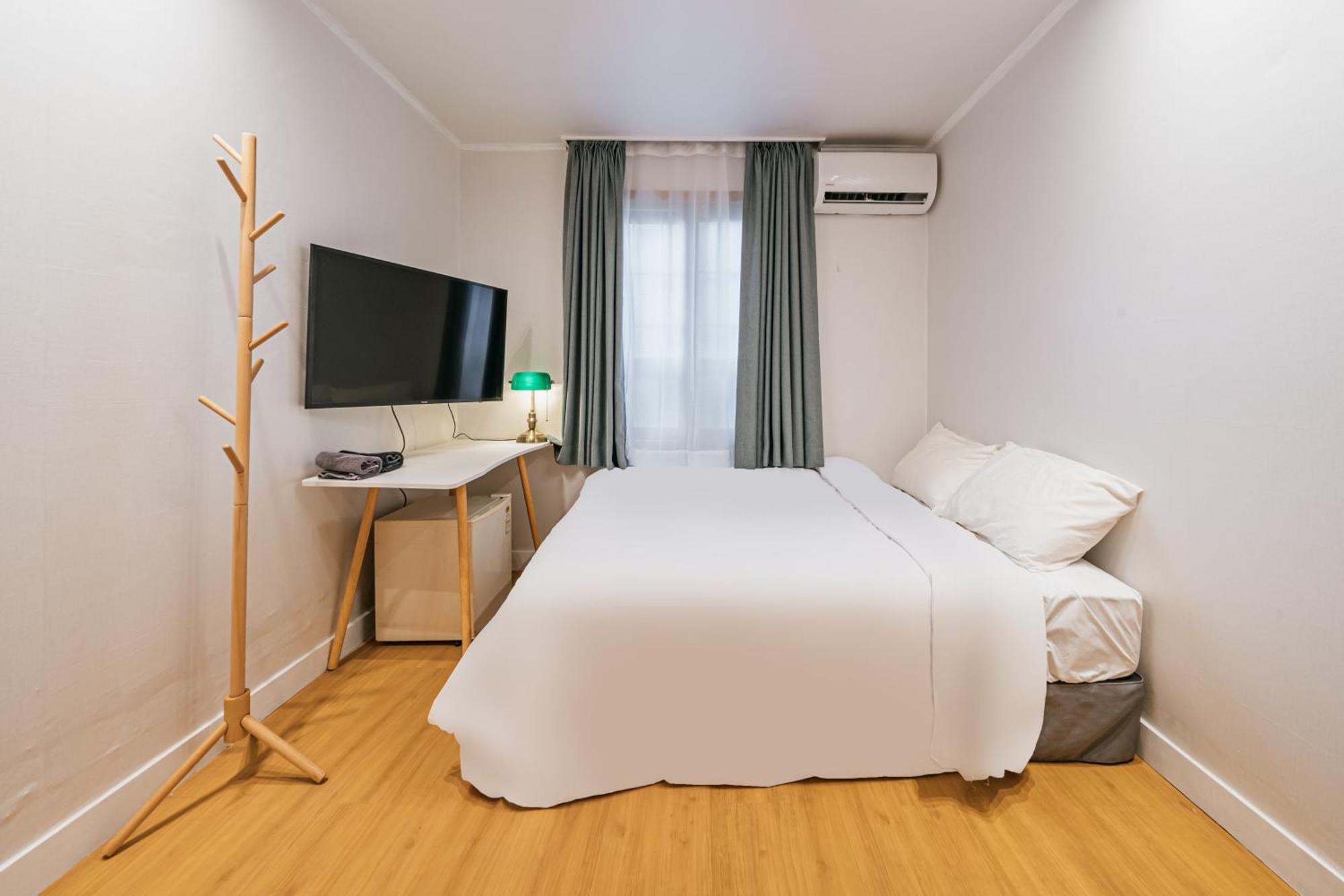 Lofy House Hostel Jeju Bagian luar foto