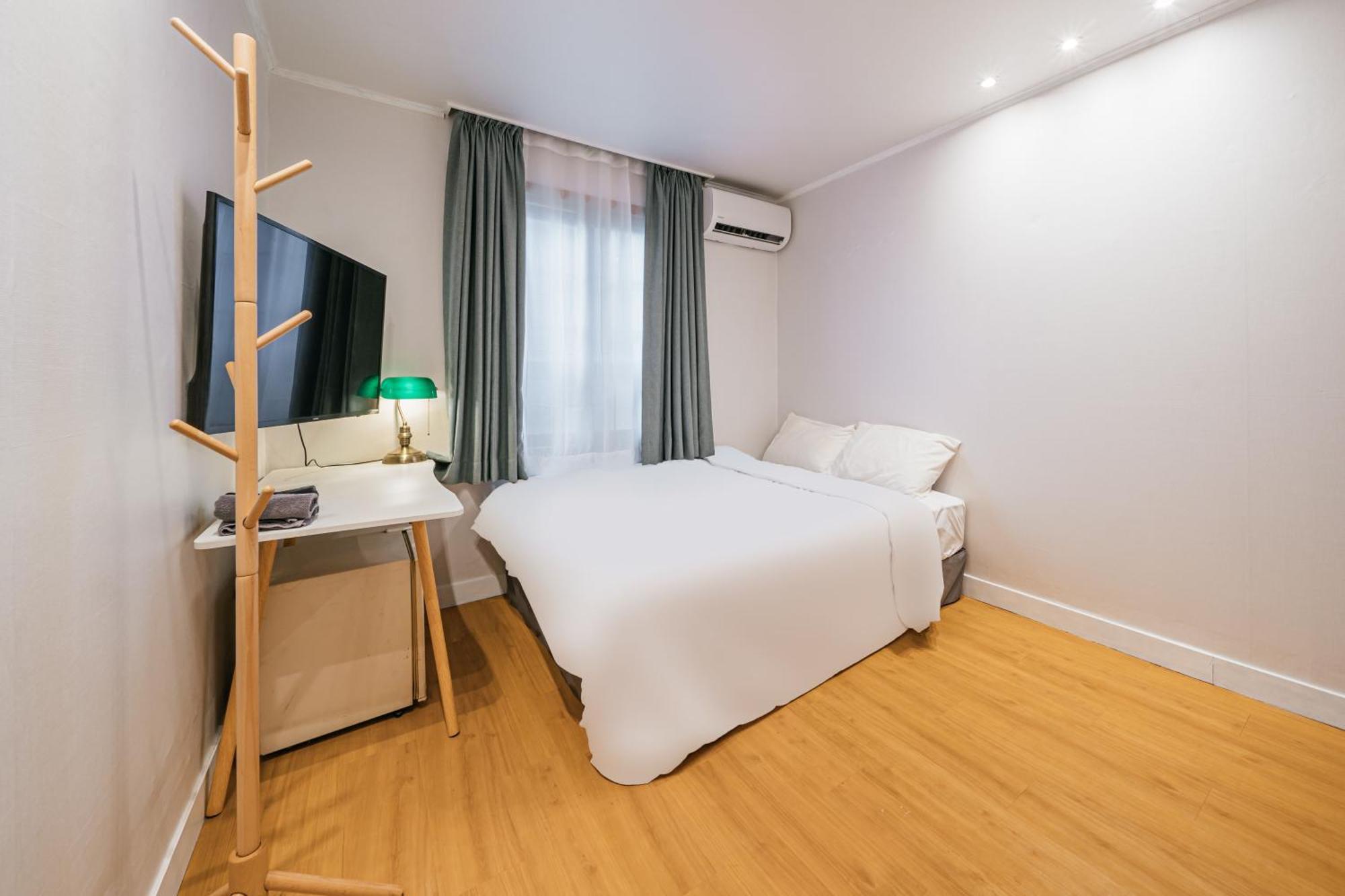 Lofy House Hostel Jeju Bagian luar foto