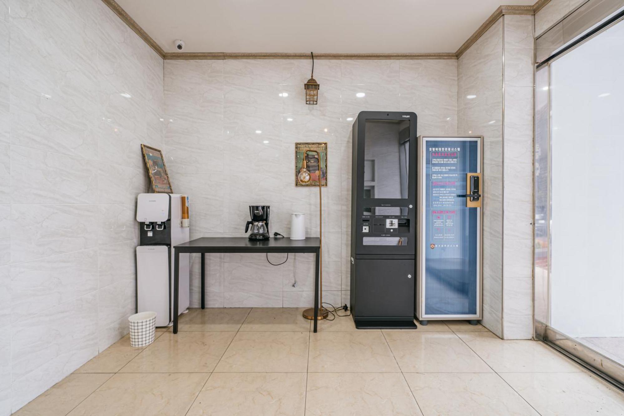 Lofy House Hostel Jeju Bagian luar foto